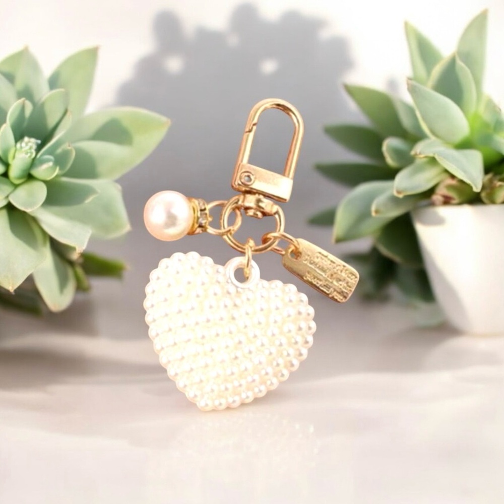 NWT Faux Pearl Heart Beaded Bag Charm or Keychain. Bag and Keys Accessories - Picture 7 of 12